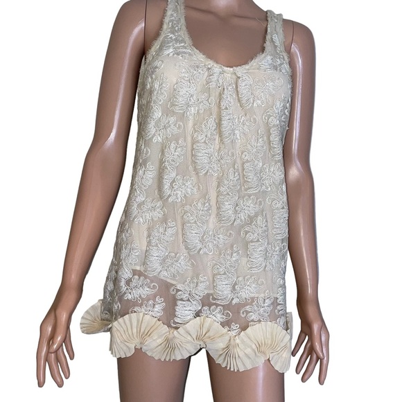 Max Azria brand vanilla white cream lace overlay tank top blouse floral SZ XS - Picture 1 of 11